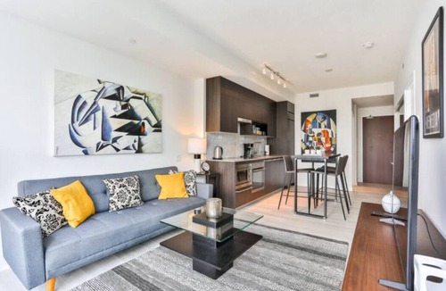 CityPlace Condo | ⭐Modern Luxury King 1BD⭐ by Rogers Centre, CN Tower