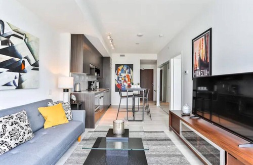 CityPlace Condo | ⭐Modern Luxury King 1BD⭐ by Rogers Centre, CN Tower