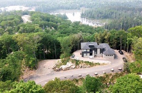 Dwight House | Modern Muskoka Cottage with Lake Views