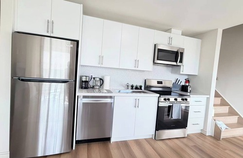 Huntsville House | Modern Muskoka Townhouse Near Lake & Downtown