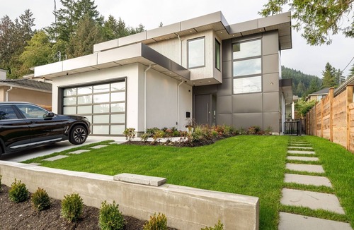 Lynn Valley House | Modern, new suite close to trails, mountains and beaches
