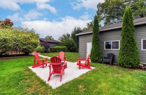 Port Elgin House | Modern Oasis in Beach Town
