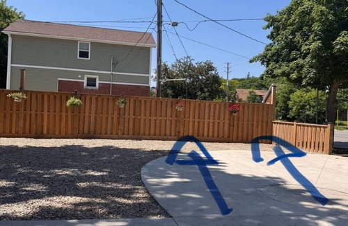Guelph Apartment | Modern Private 2-BR Guest Suite l Free Parking I Self Check in!