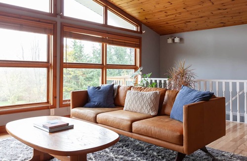 Glen Huron Ski Chalet | Modern Private Family-Friendly Chalet Near Walking Trails - Monthly Available