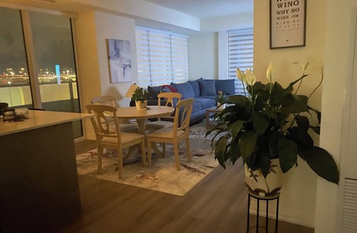 Vaughan Apartment | 🛏️ Modern Private Room with Ensuite – 2 Min Walk to Vaughan Mills!