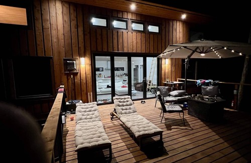 Savary Island House | Modern Savary Island Cottage – Perfect Family Getaway & Kids’ Favorite!