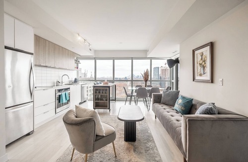 Flemingdon Park Apartment | Modern Sonic Way Condos