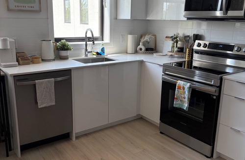 Niagara Falls Condo | Modern/Spacious 2-story 2-bedrm. Free on-site parking. Near all things Niagara!