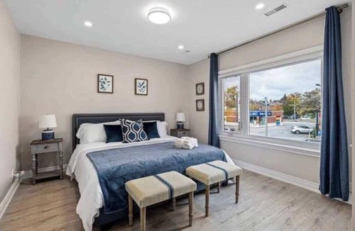 Bracondale Hill Hotel | Modern St. Clair West Suite w Private Patio & BBQ