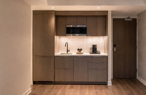 Fashion District Hotel | Modern Studio Downtown Stay Near Dining & Shows