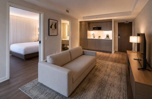 Fashion District Hotel | Modern Studio Downtown Stay Near Dining & Shows