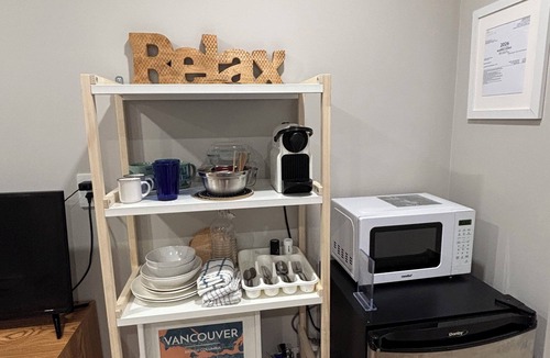 Sunset Apartment | Modern studio in Vancouver with private bathroom, 15mn from downtown and airport