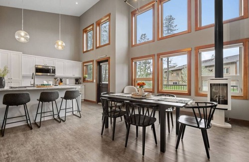 Windermere House | Modern Tides | Hot Tub | Beach Access | Fireplace