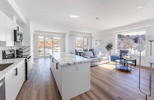 Huntsville House | Modern Townhome with Fairy Lake Views Near Downtown Huntsville