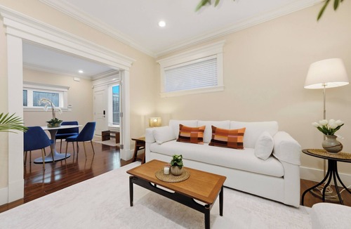 Shaughnessy House | Modern Vancouver Stay - Near Downtown & Transit