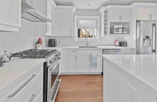Port McNicoll House | Modern Waterfront Home on Georgian Bay w/Hot Tub!