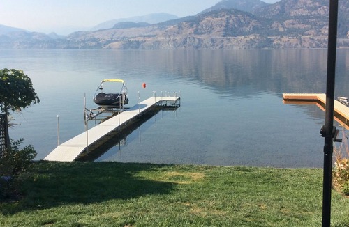Okanagan-Similkameen House | Modern waterfront home on Skaha Lake