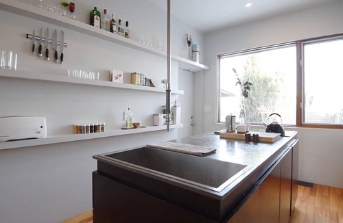 Little Italy House | Modernist Home + Nanny Suite + Backyard + 2 Parking -> airbnb superhost