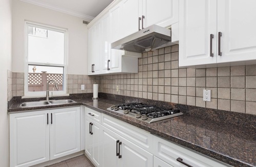 Richmond City Centre Apartment | Mordern 1 BR Suite . Living Room. Private Bath. Free Parking.AC .Near YVR