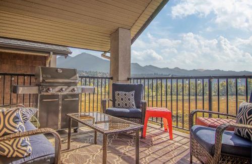 Invermere Apartment | Mountain getaway condo - 5 min walk to the beach!