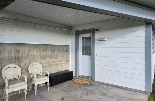 Victoria Apartment | Mountain House: An apartment with a gorgeous ocean view on Triangle Mountain.