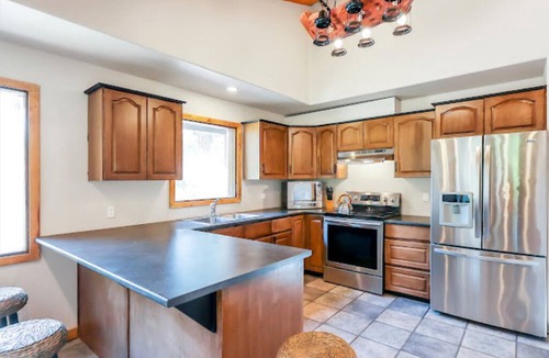 Hope House | Mountain Side Cabin In Hope! For Families & Parties