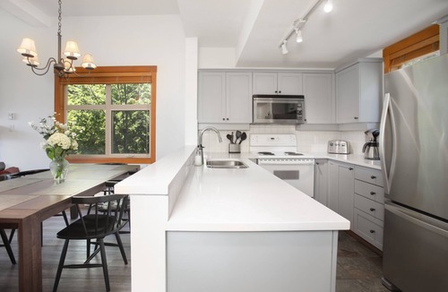 Upper Village House | Mountain Star 16 - Ski in Walk out, Private Hot Tub, Fireplace
