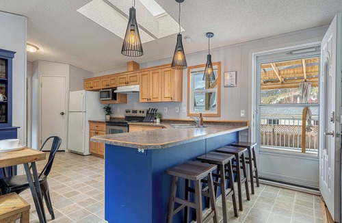 Blairmore House | Mountain Time | Furnished 30+ Day Retreat