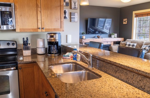Golden Condo | Mountain View - Hot Tub - Ski In/Out - at Kicking Horse Mountain Resort