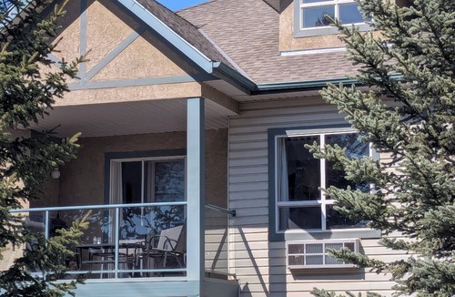 Radium Hot Springs Condo | Mountain Views, Pool, Hot Tub! 1500 sqft 2BR + Loft, Penthouse