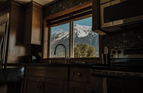 Popkum House | Mountain View House w/private hot tub and large wraparound deck