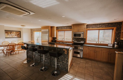 Popkum House | Mountain View House w/private hot tub and large wraparound deck