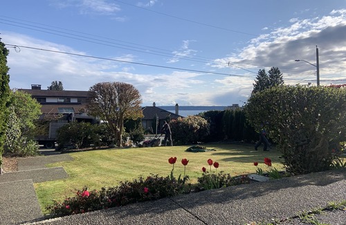 West Vancouver House | Mountain view room