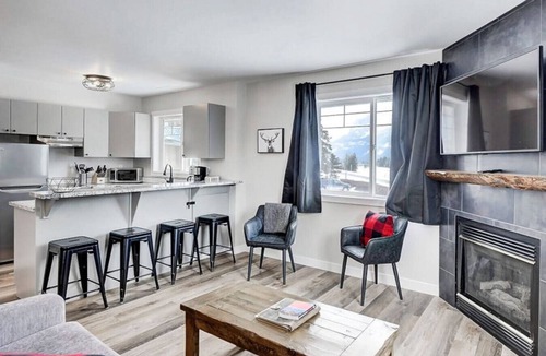 Harvie Heights Condo | Mountain Views w/Hot Tub Near Banff & Canmore