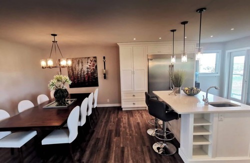 Mountain View House | MountainView luxury Waterton stargazing escape!
