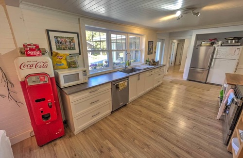 Rideau Lakes House | Multnomah Estate | Private Waterfront Retreat on Indian Lake