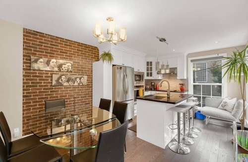 Mount Pleasant West Hotel | Musician`s Hideaway - Hot Tub/Free Parking/5 min to Subway