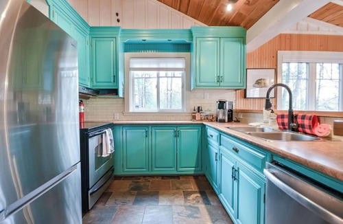 Washago Cottage | Muskoka cottage on the Severn river, with hot tub just 1.5 hours from Toronto.