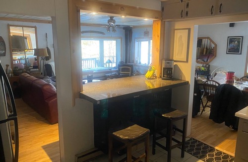 Minett Cottage | Muskoka Cottage Sleeps 10+, Lake Rosseau Dock, Beach, Hot Tub *Special Rate!