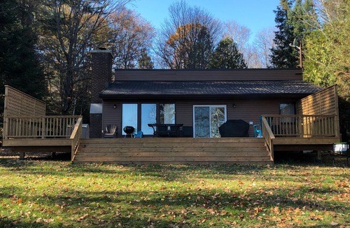 Lake of Bays Cottage | Muskoka, Cozy 2 Bedroom/2 Bathroom Cottage located on the coveted Lake of Bay