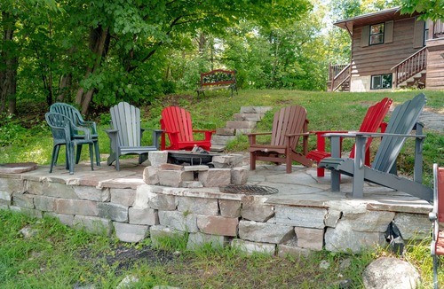 Muskoka Lakes Cottage | Muskoka Lakefront Cottage w/Dock, Kayaks & Canoes Family Getaway