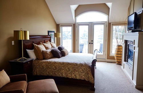 Port Carling Resort | Muskokan Resort Club Luxury 3 bedroom Villa
