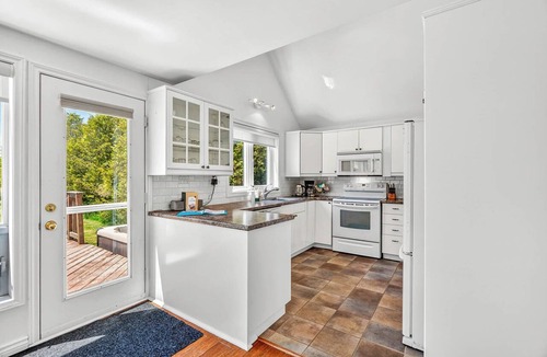 Ashfield-Colborne-Wawanosh Cottage | My Lake Paradise Lakefront Hottub