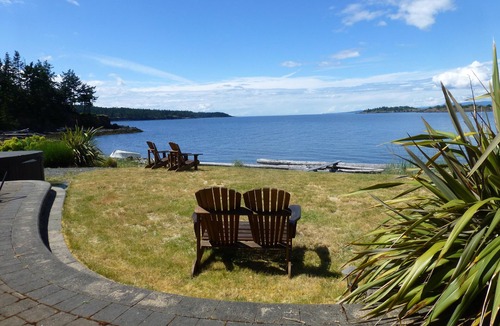 Regional District of Nanaimo House | Nanoose Bay Oceanfront Home With Stunning Views And Walk-On Beach