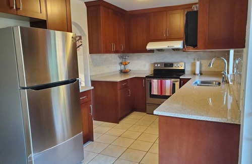 Blueridge House | Nature Haven Retreat: Peaceful North Vancouver stay near trails & nature