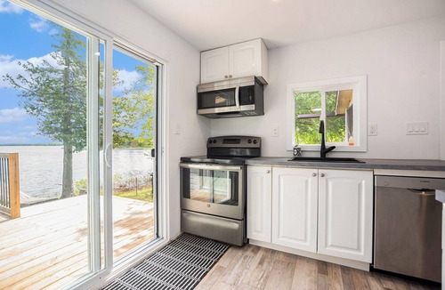 Rideau Lakes Ski Chalet | Nature Lovers - Waterfront - Lower Rideau Lake - Dog Friendly!