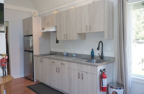 Regional District of Nanaimo Cottage | Nautical Acres - Private 1 bd Cottage On Beautiful Acreage 250m to Beach Access