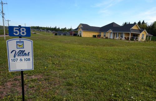Stanley Bridge Villa | Near Cavendish Beach-2