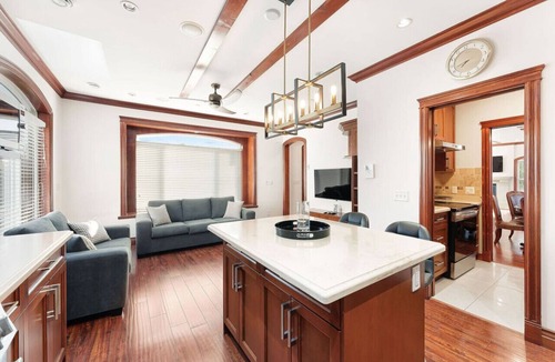 Fraserview House | Near DT Vancouver | 3 Beds | 12min to YVR