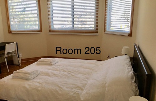 Islington - City Centre West House | Near Pearson Airport Subway 1 Queen Bed with Private Bath-Room 205